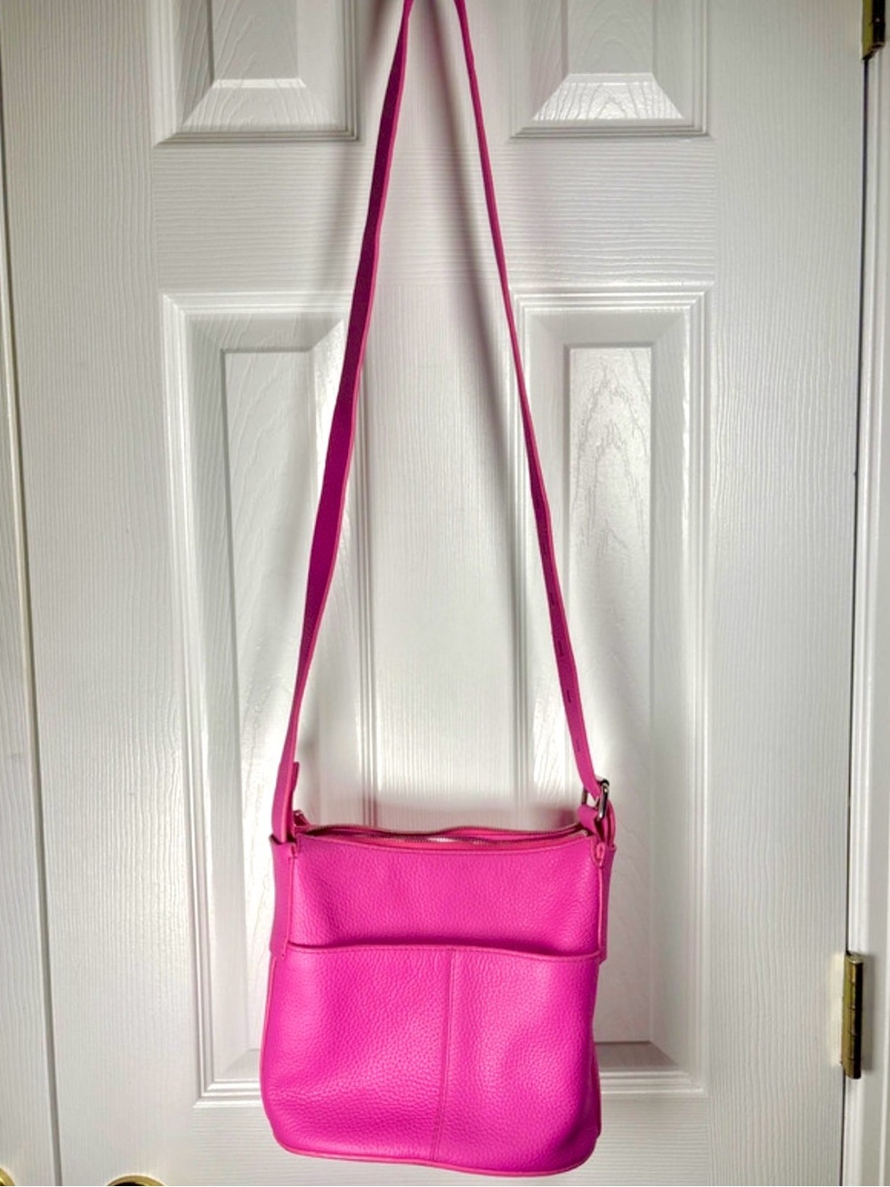 American Leather Company Pebbled Leather 
Crossbody Purse Pink Silvertone